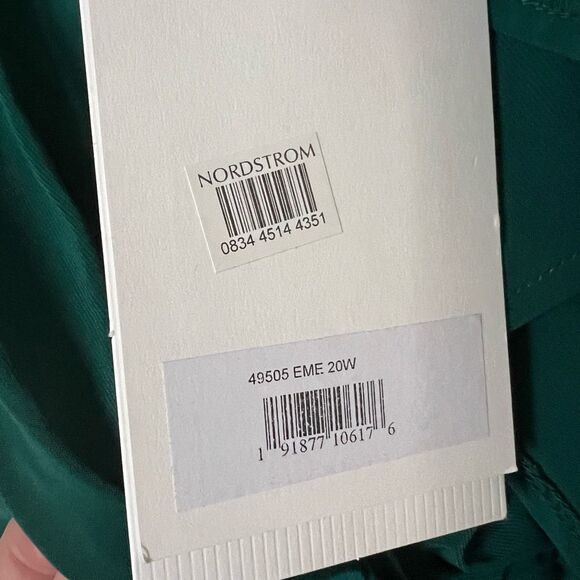 NEW Mac Duggal Faux Wrap Butterfly Sleeve Gown Emerald Green 20W - Picture 8 of 12